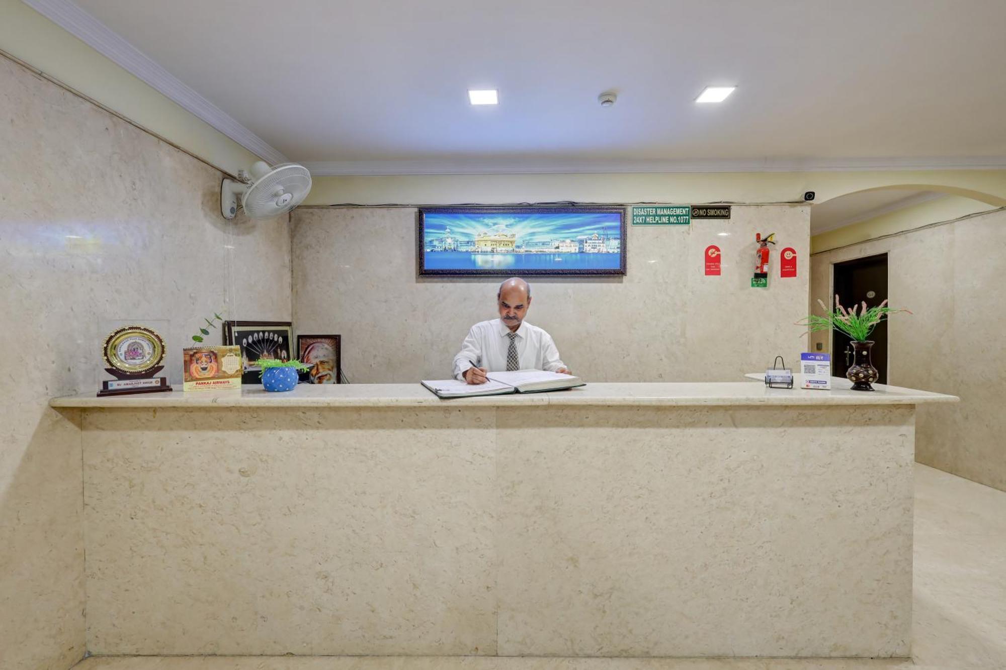 Hotel Singh Palace デリー エクステリア 写真